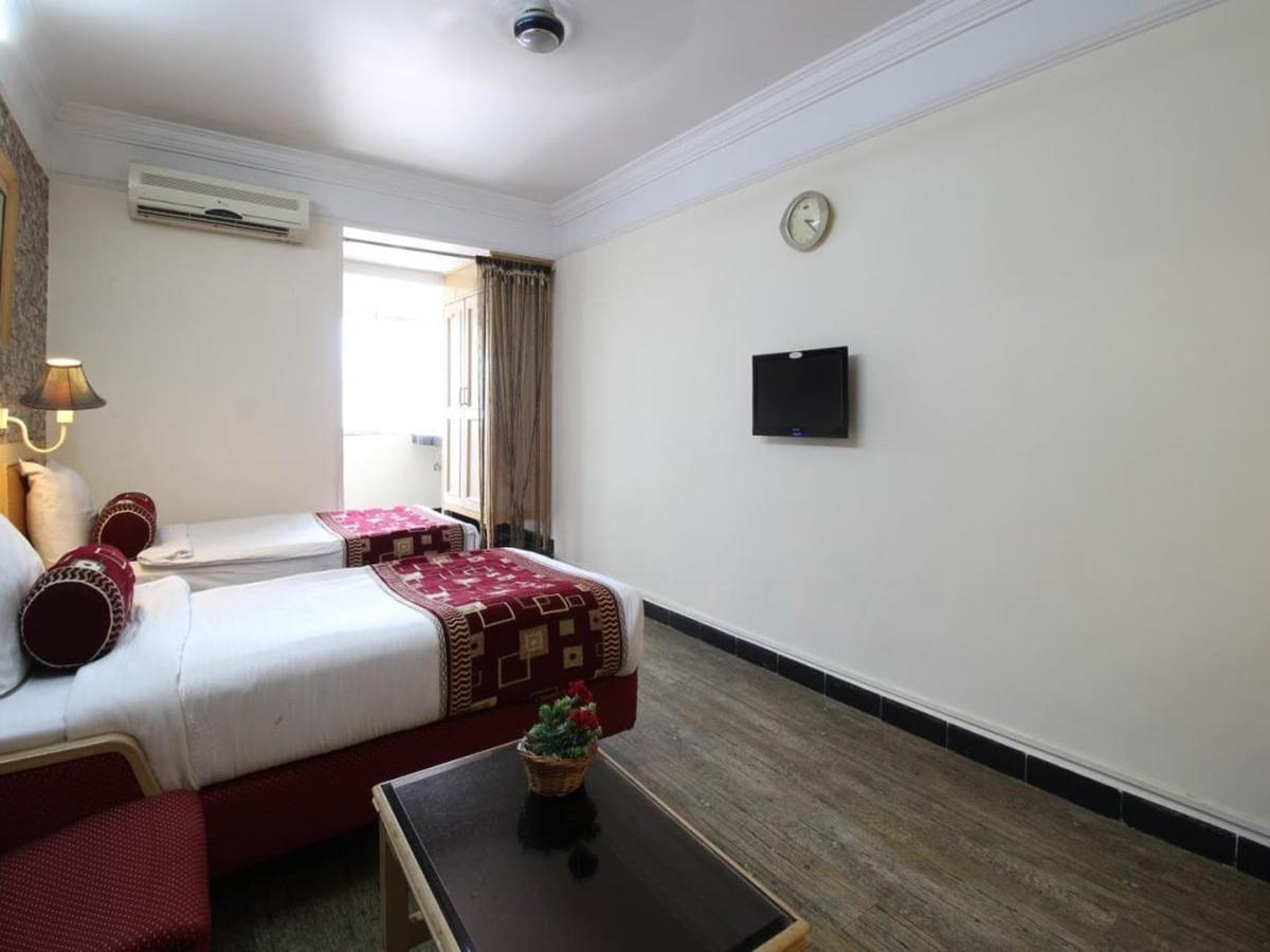 Hotel Sovereign Daman Exterior foto