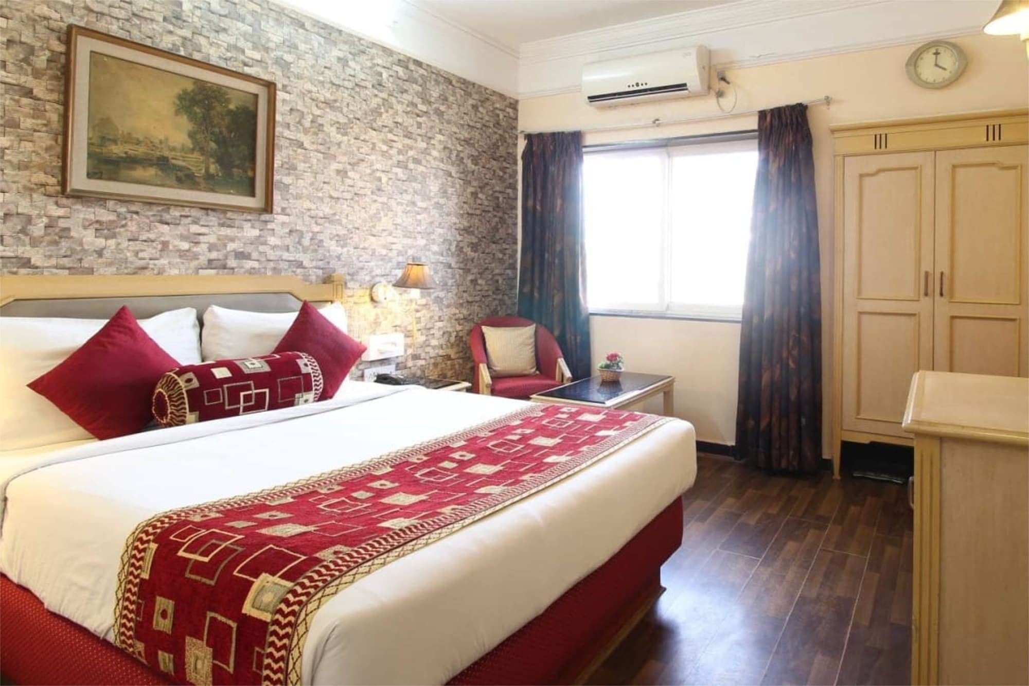 Hotel Sovereign Daman Exterior foto